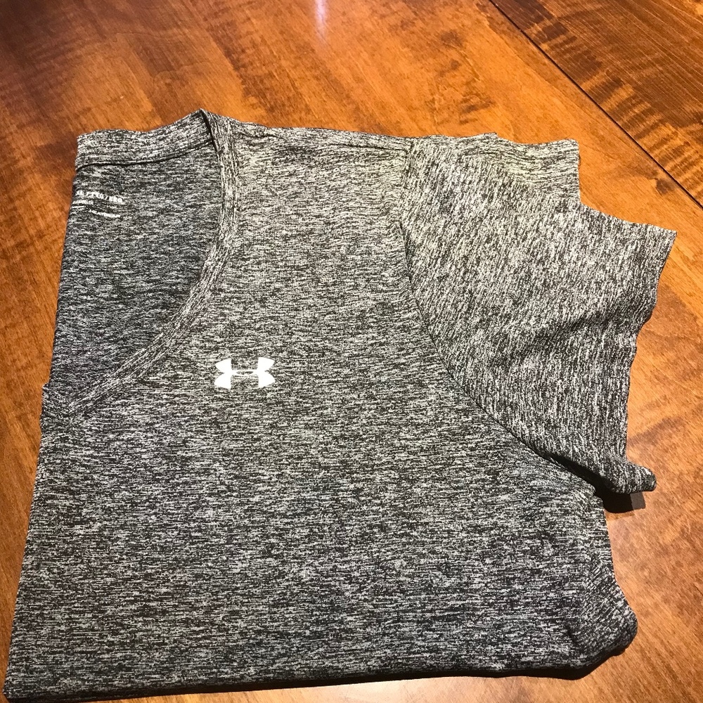EUC - Womans Under Armour Loose Heatgear TShirt Size XXL